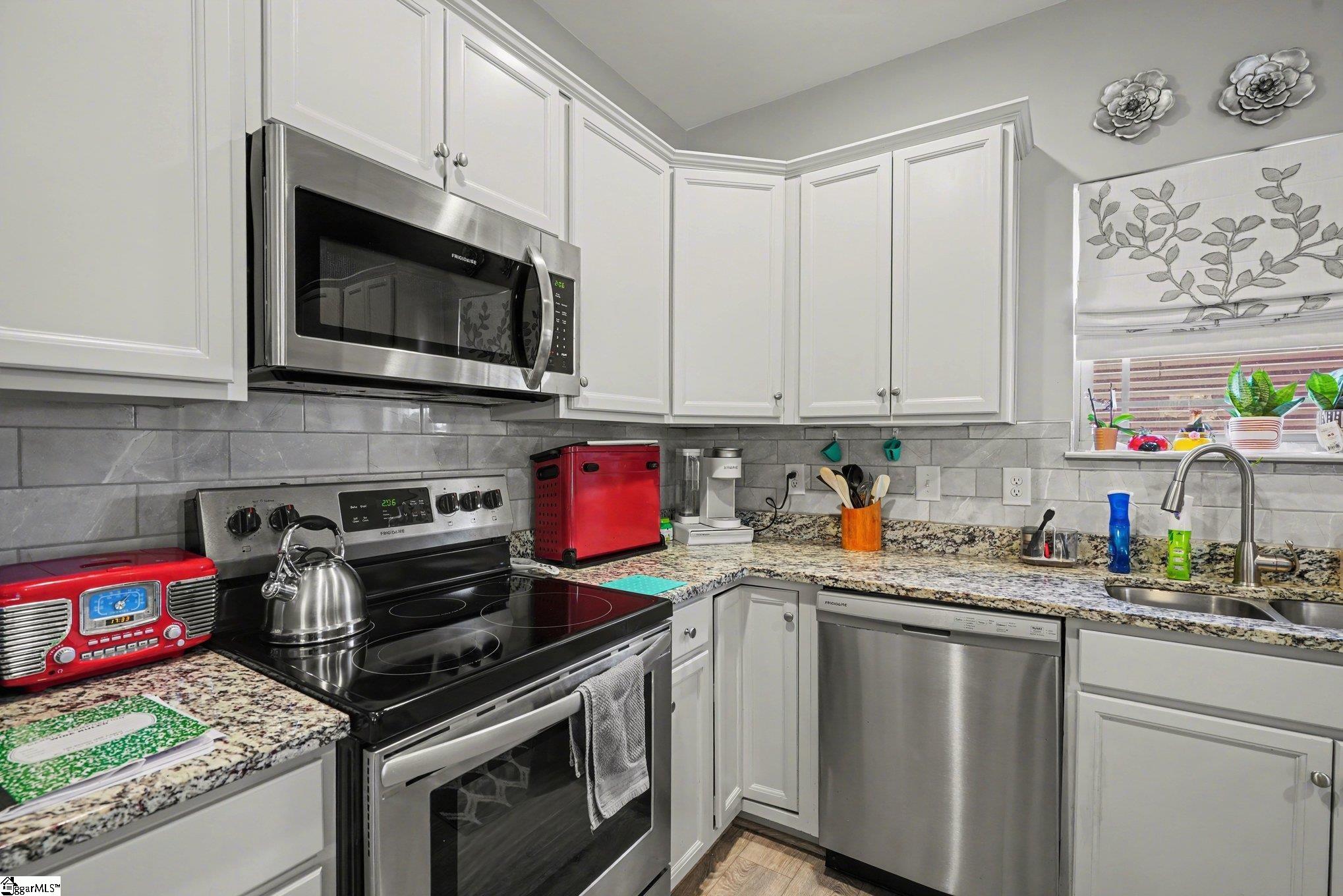 106 Wilbur Street Easley, SC 29640 - Photo 4 of 37