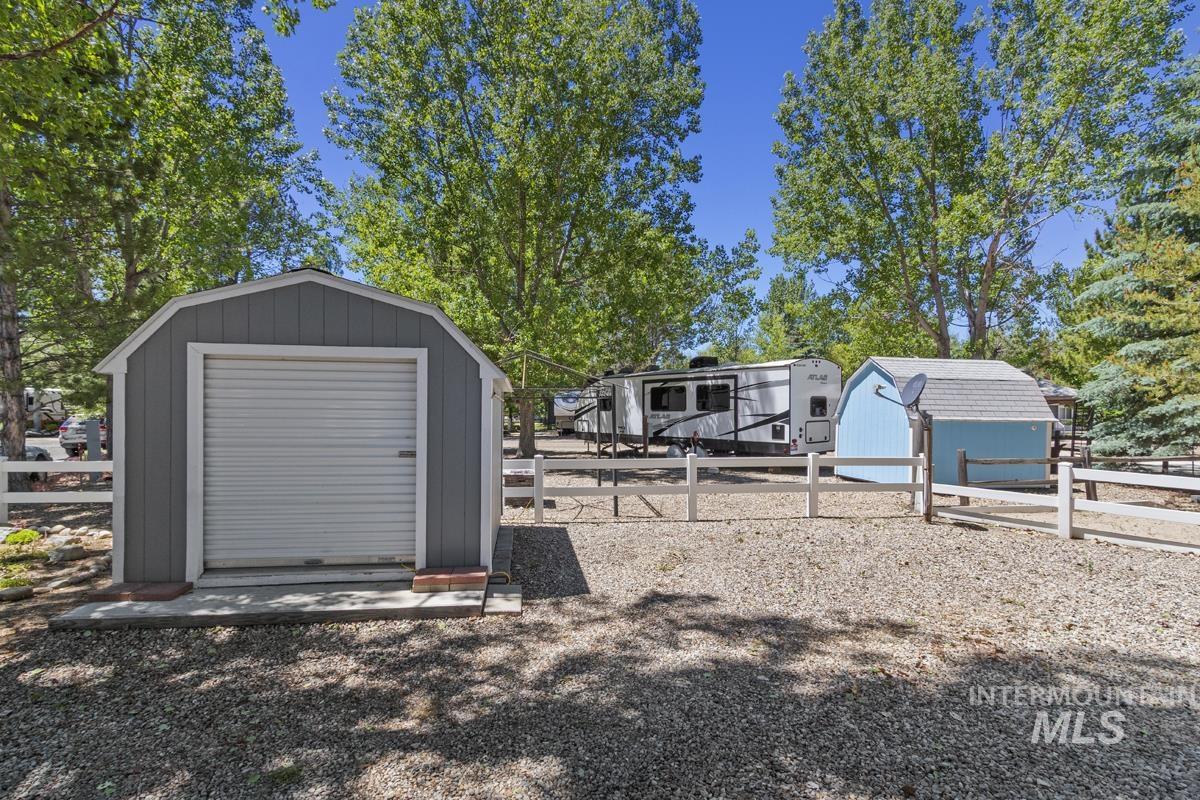 14 P Street Cascade, ID 83611 - Photo 3 of 21