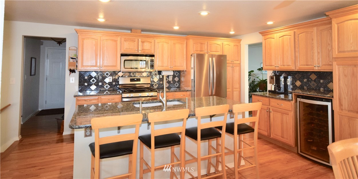 18225 154th Place Southeast Renton, WA 98058 - Photo 7 of 40 Gallery Image 7
