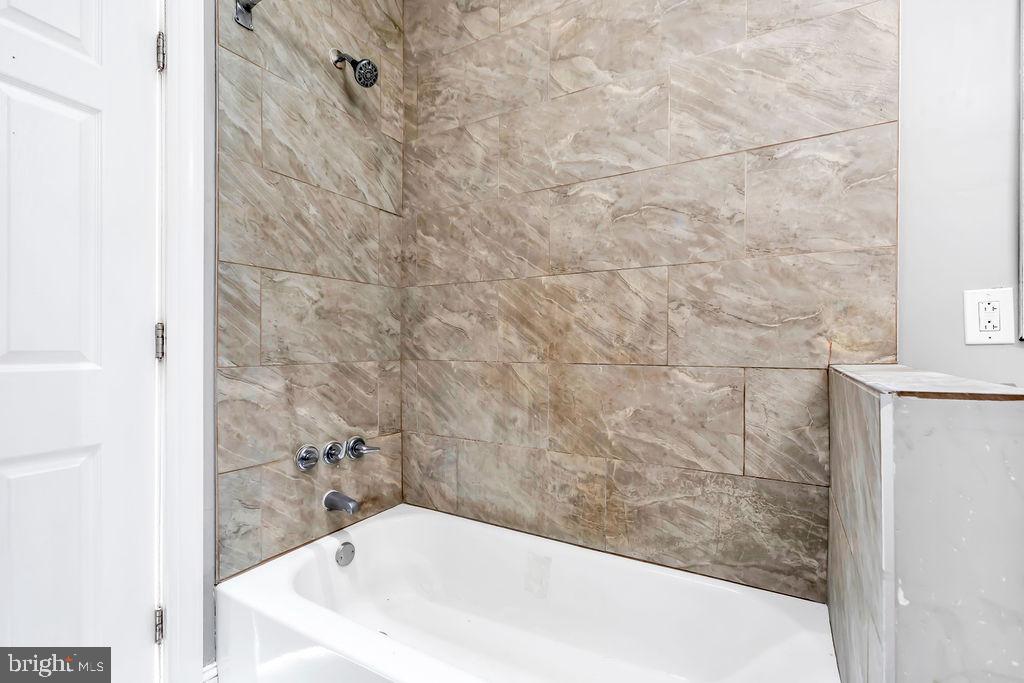 606 South 52nd Street Philadelphia, PA 19143 - Photo 13 of 16 a bathroom with a bathtub
