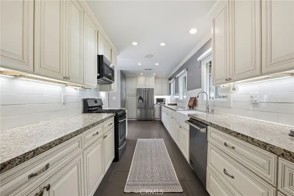 $1,595,000 | 10655 Owensmouth Avenue, Chatsworth, CA 91311
