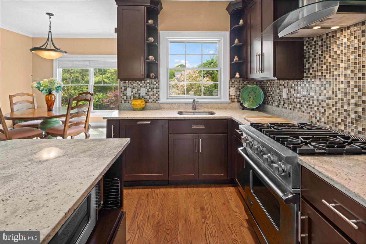 18 Jefferson Road Princeton, NJ 08540 - Photo 12 of 36 Viking Stove, dishwasher and microwave