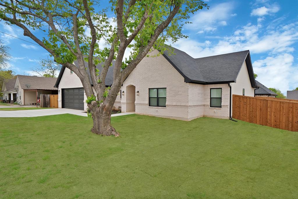 905 North Trinity Street Decatur, TX 76234 - Photo 3 of 40