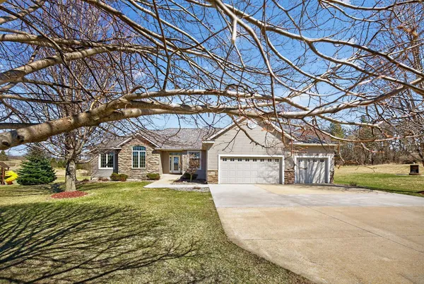 $589,900 | 1442 30th Street Northwest, Austin, MN 55912