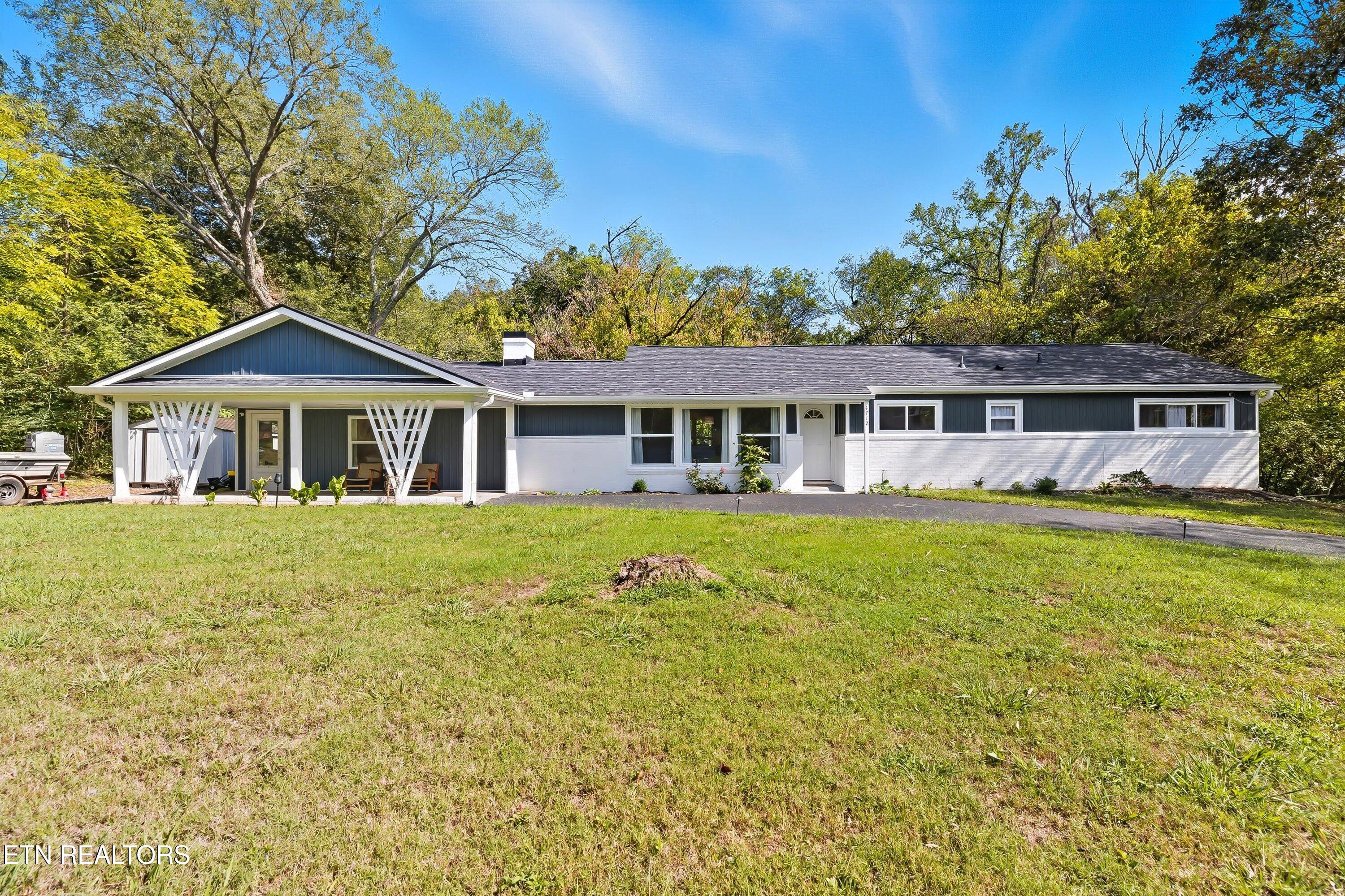 01-4712 Plymouth Dr-1