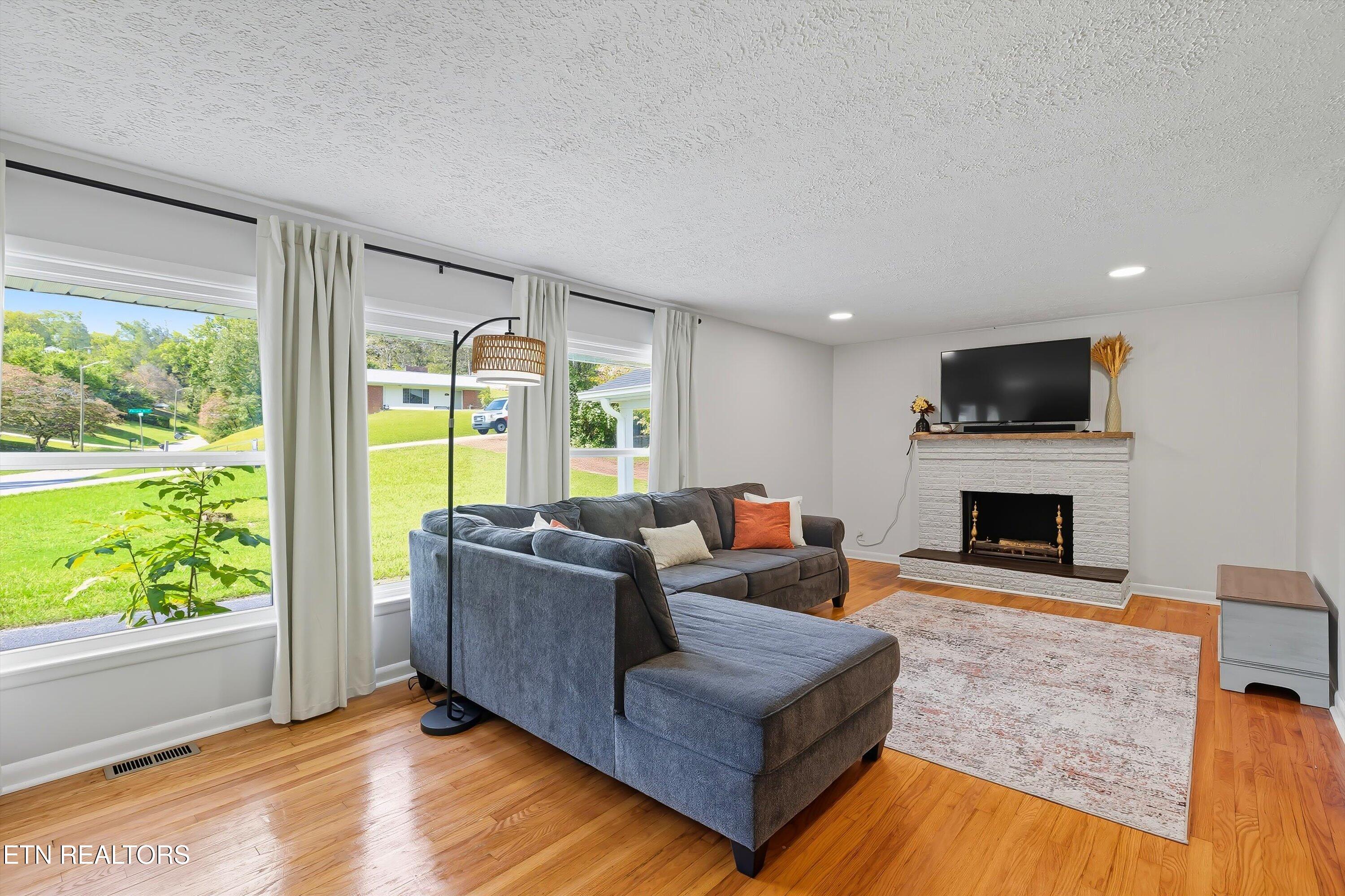 4712 Plymouth Road Knoxville, TN 37914 - Photo 4 of 24 04-4712 Plymouth Dr-4