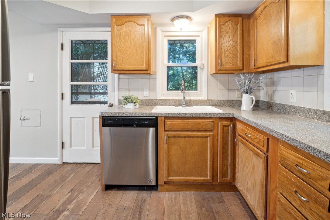3713 Hillbrook Road Cleveland, OH 44118 - Photo 6 of 22