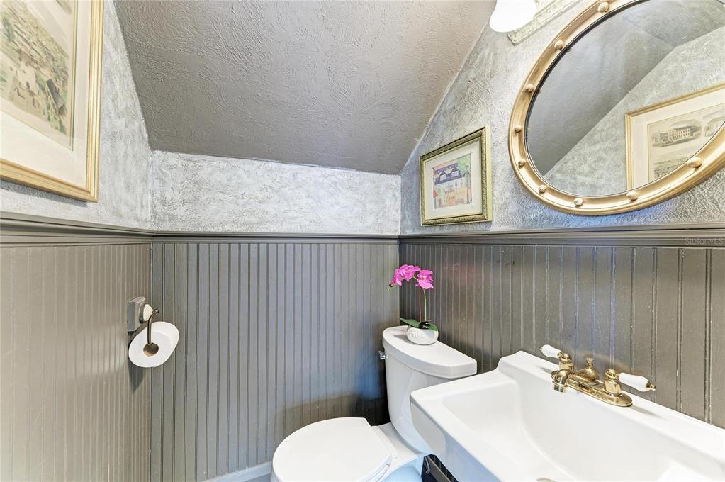 401 27th Street West Bradenton, FL 34205 - Photo 24 of 65 a bathroom with a toilet and a sink