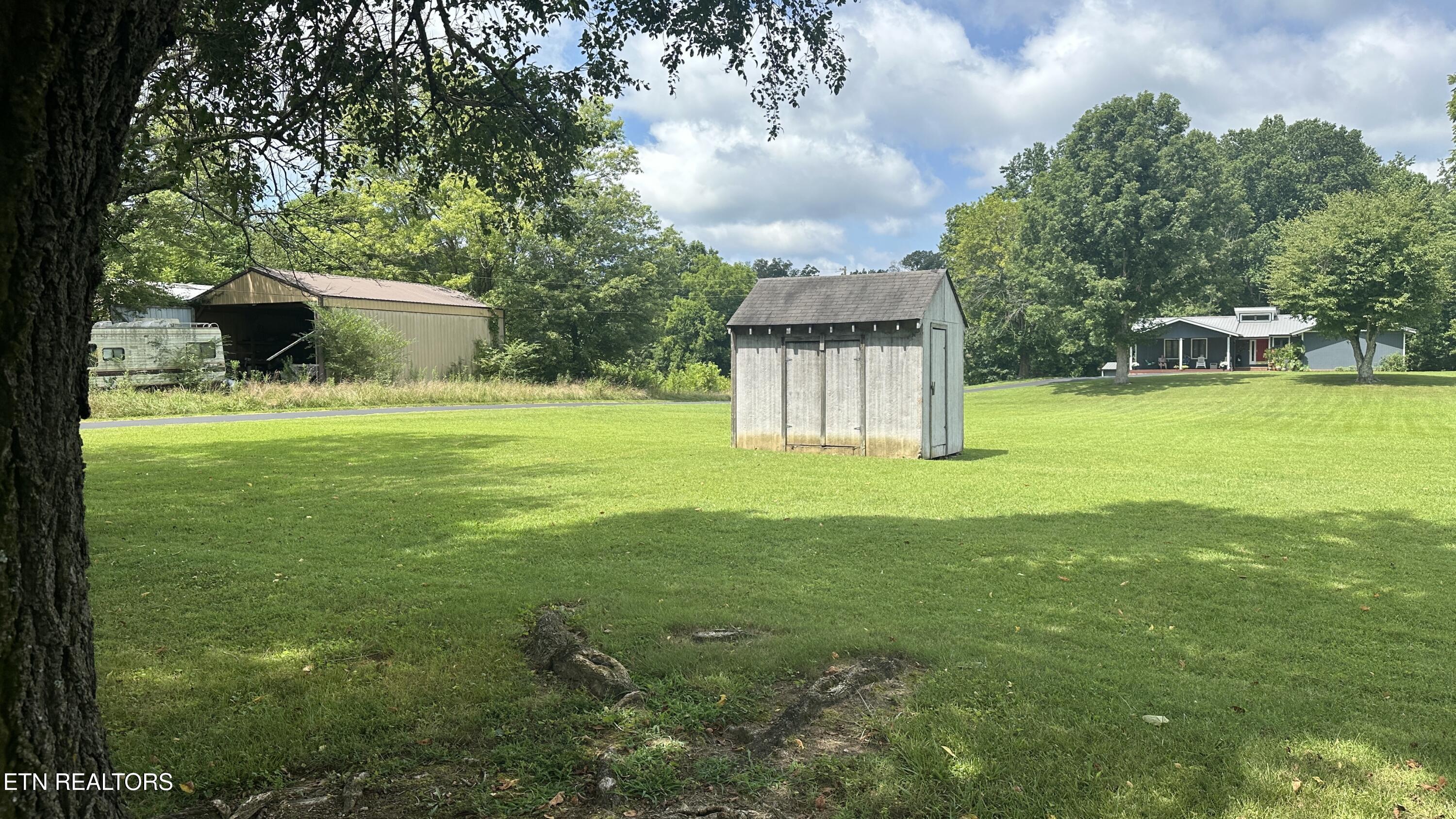 1055 Elmore Town Road Baxter, TN 38544 - Photo 4 of 39 20250722_162458748_iOS