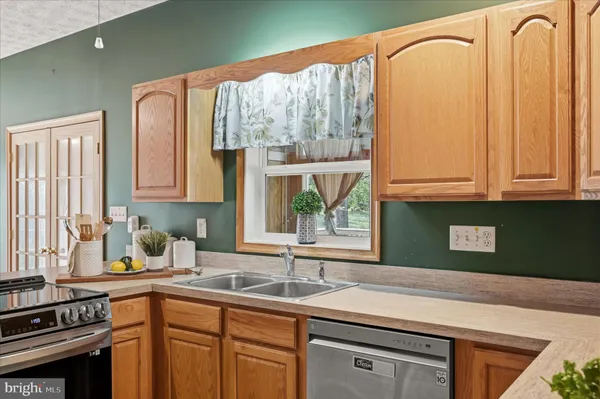 $635,000 | 622 Co Rte 25/7, Charles Town, WV 25414