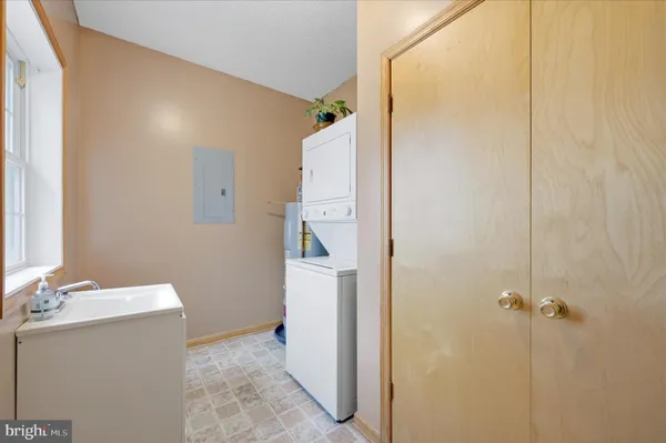 $635,000 | 622 Co Rte 25/7, Charles Town, WV 25414