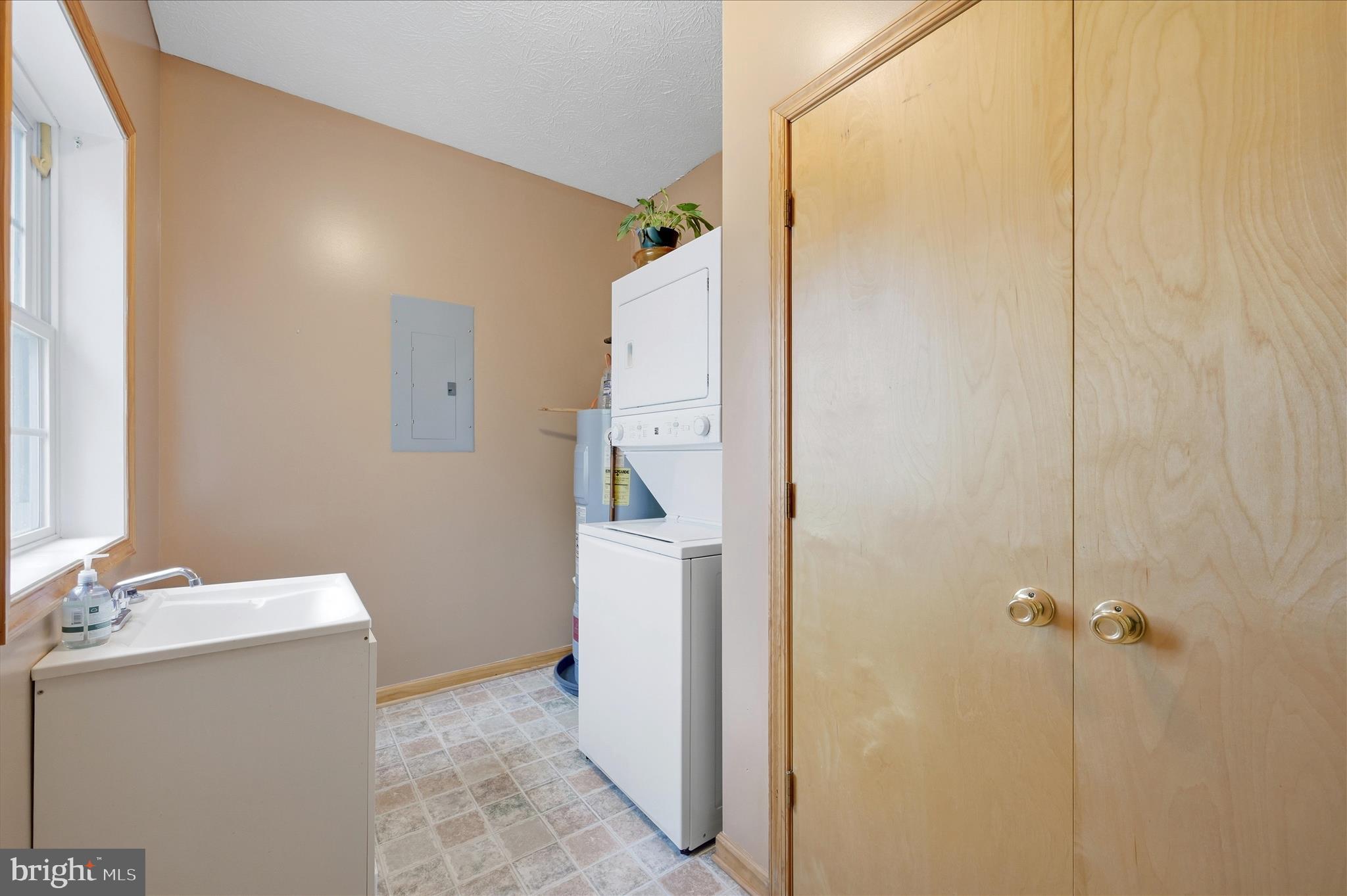 622 Co Rte 25/7 Charles Town, WV 25414 - Photo 34 of 54 a bathroom with a bathtub