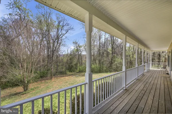 $635,000 | 622 Co Rte 25/7, Charles Town, WV 25414
