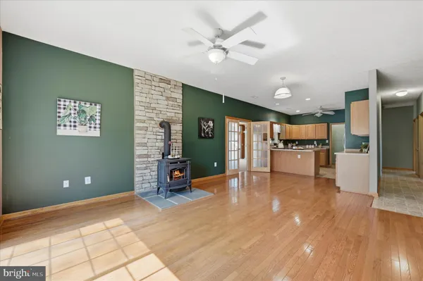 $635,000 | 622 Co Rte 25/7, Charles Town, WV 25414