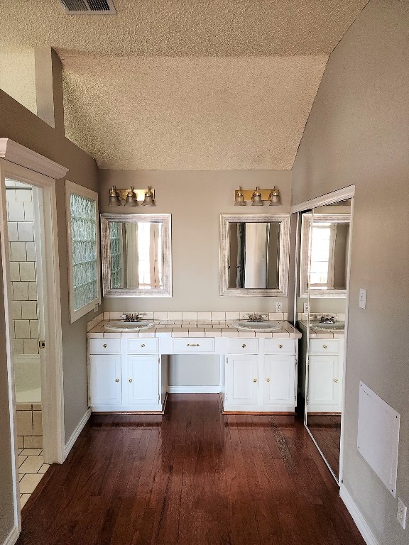 2402 Chestnut Mills Road Houston, TX 77067 - Photo 3 of 11