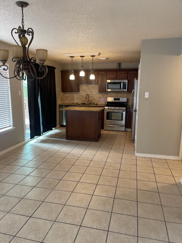 2402 Chestnut Mills Road Houston, TX 77067 - Photo 4 of 11