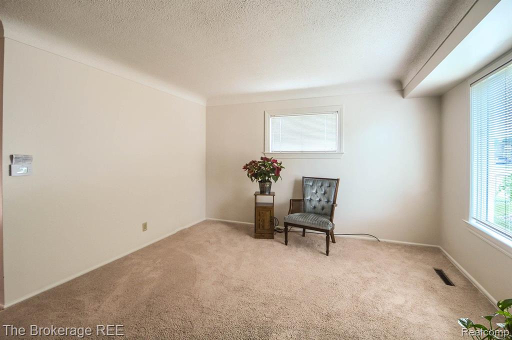 802 West Hemphill Road Flint, MI 48507 - Photo 9 of 27