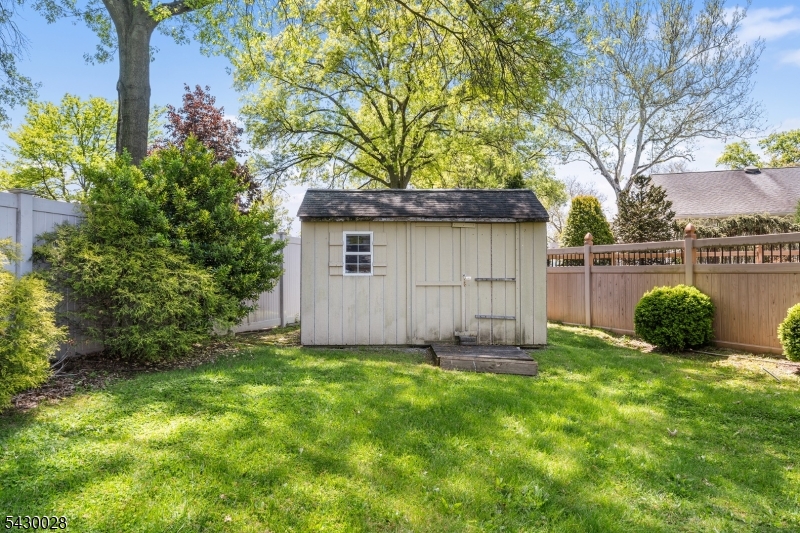 124 Crain Road Paramus, NJ 07652 - Photo 47 of 48