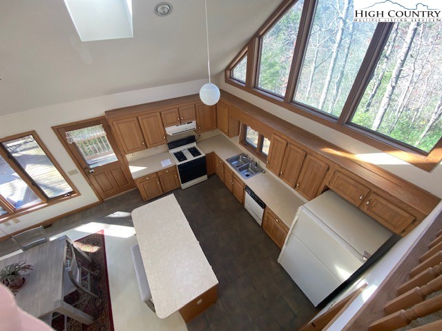 197 High Hollow Road Deep Gap, NC 28618 - Photo 3 of 28