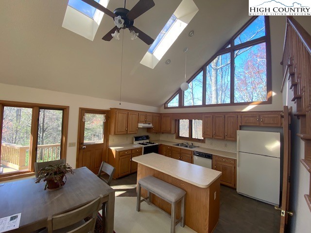 197 High Hollow Road Deep Gap, NC 28618 - Photo 4 of 28