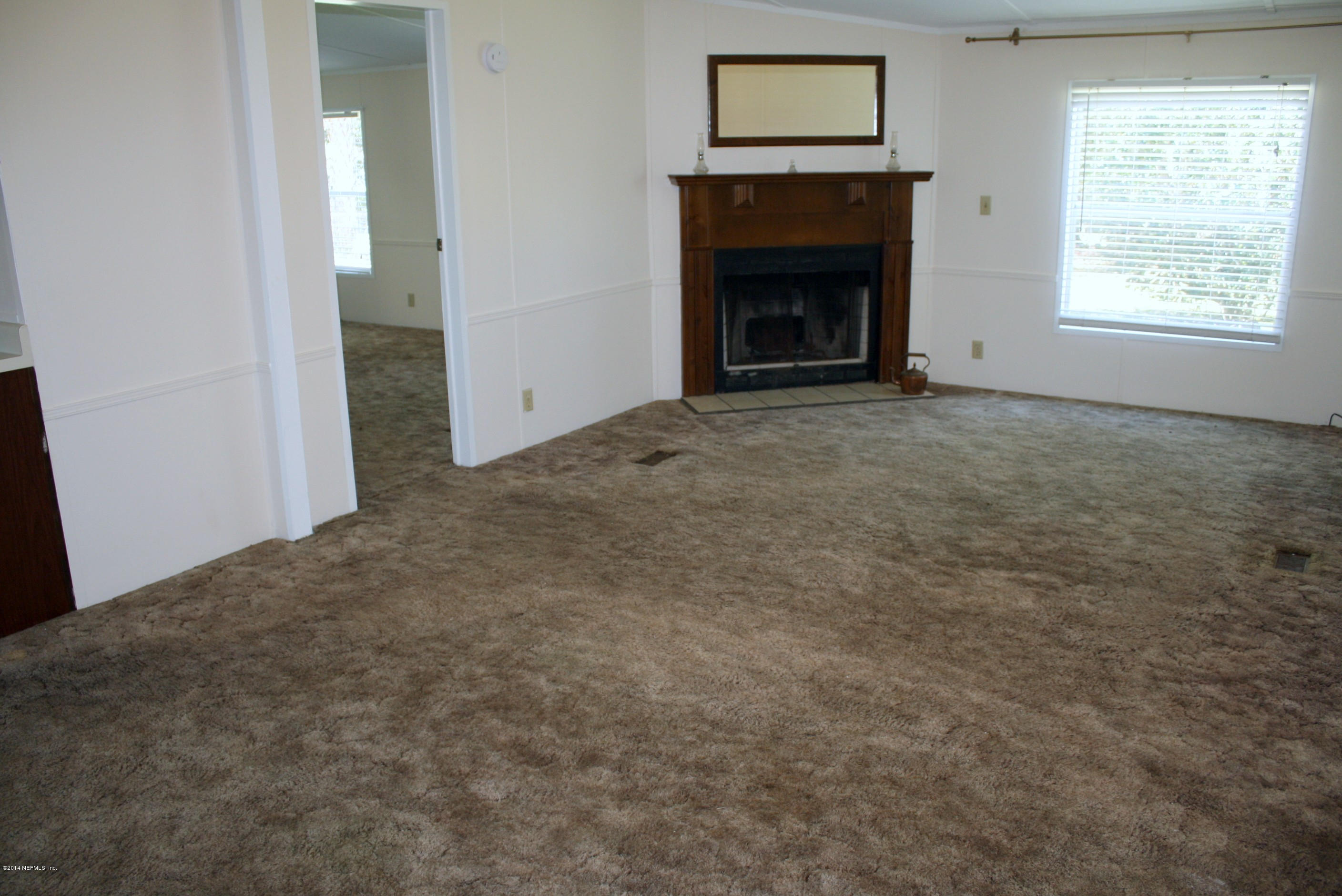 110 Heidt Road Palatka, FL 32177 - Photo 2 of 20 Living Room 1