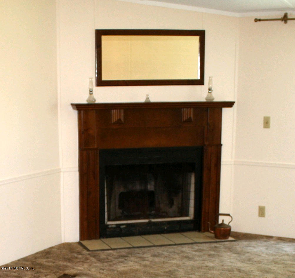 110 Heidt Road Palatka, FL 32177 - Photo 3 of 20 Fireplace