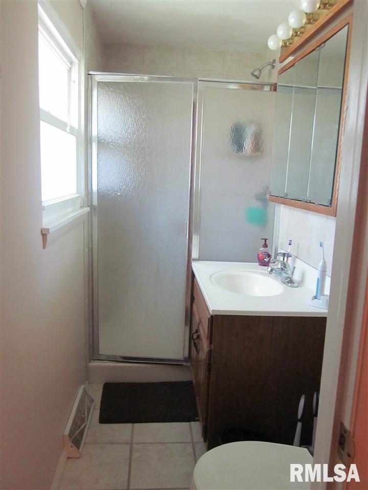 3413 West Chartwell Road Peoria, IL 61614 - Photo 13 of 27 Gallery Image 13