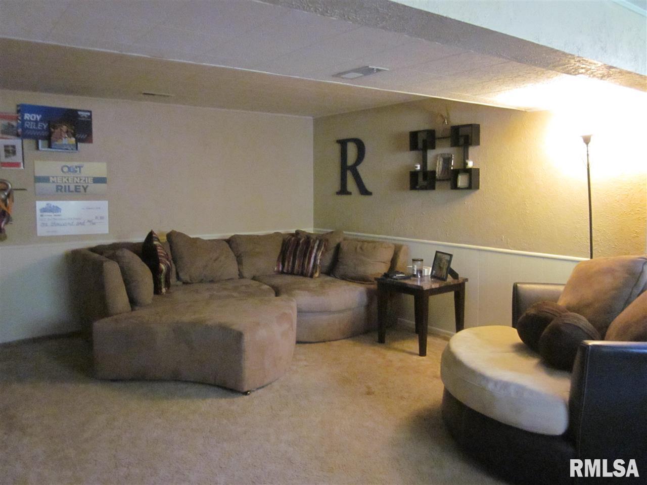 3413 West Chartwell Road Peoria, IL 61614 - Photo 16 of 27 Gallery Image 16