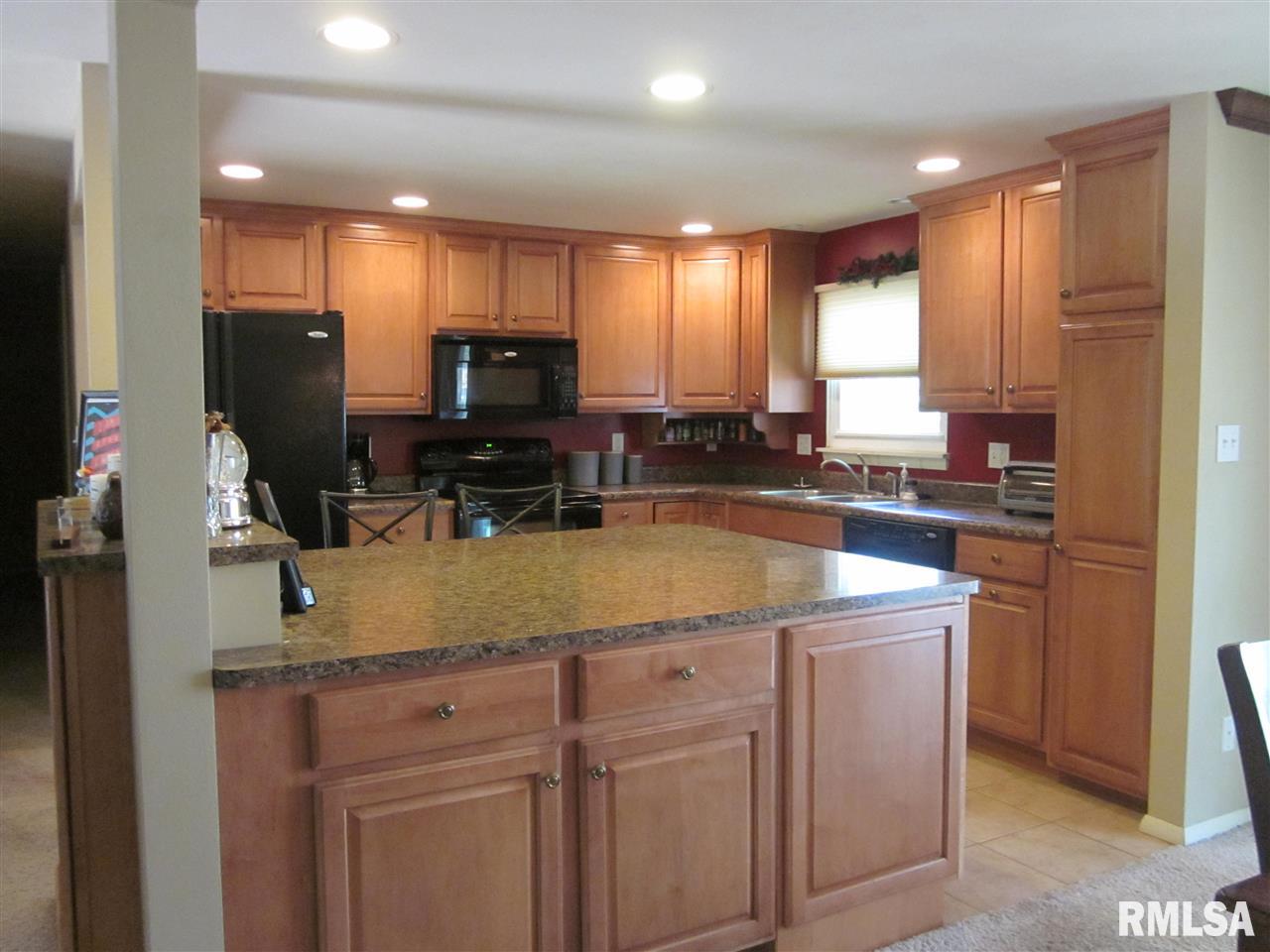 3413 West Chartwell Road Peoria, IL 61614 - Photo 5 of 27 Gallery Image 5