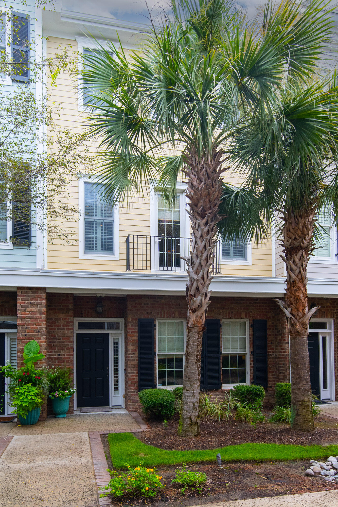 656 Coleman Boulevard, Unit 605 Mount Pleasant, SC 29464 - Photo 1 of 27 656 Coleman Blvd-4