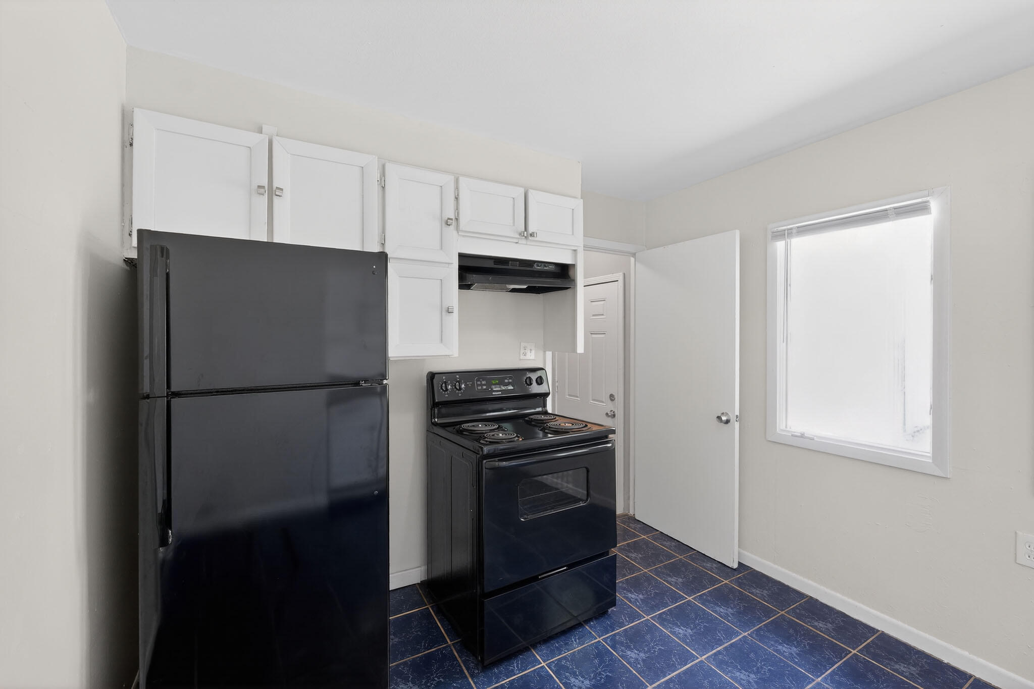 5823 North 36th Street Milwaukee, WI 53209 - Photo 23 of 31 23_5823_N_36th_St-Kitchen-9859