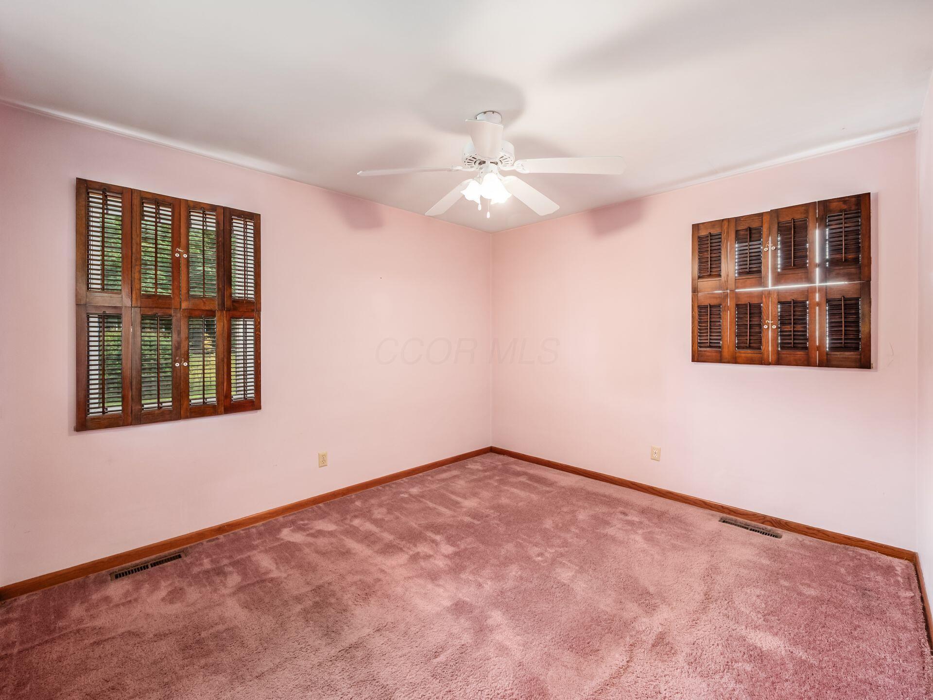 380 Topsfield Road Columbus, OH 43228 - Photo 25 of 42