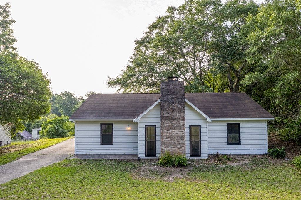 427 Lee Road Phenix City, AL 36870 - Photo 2 of 20
