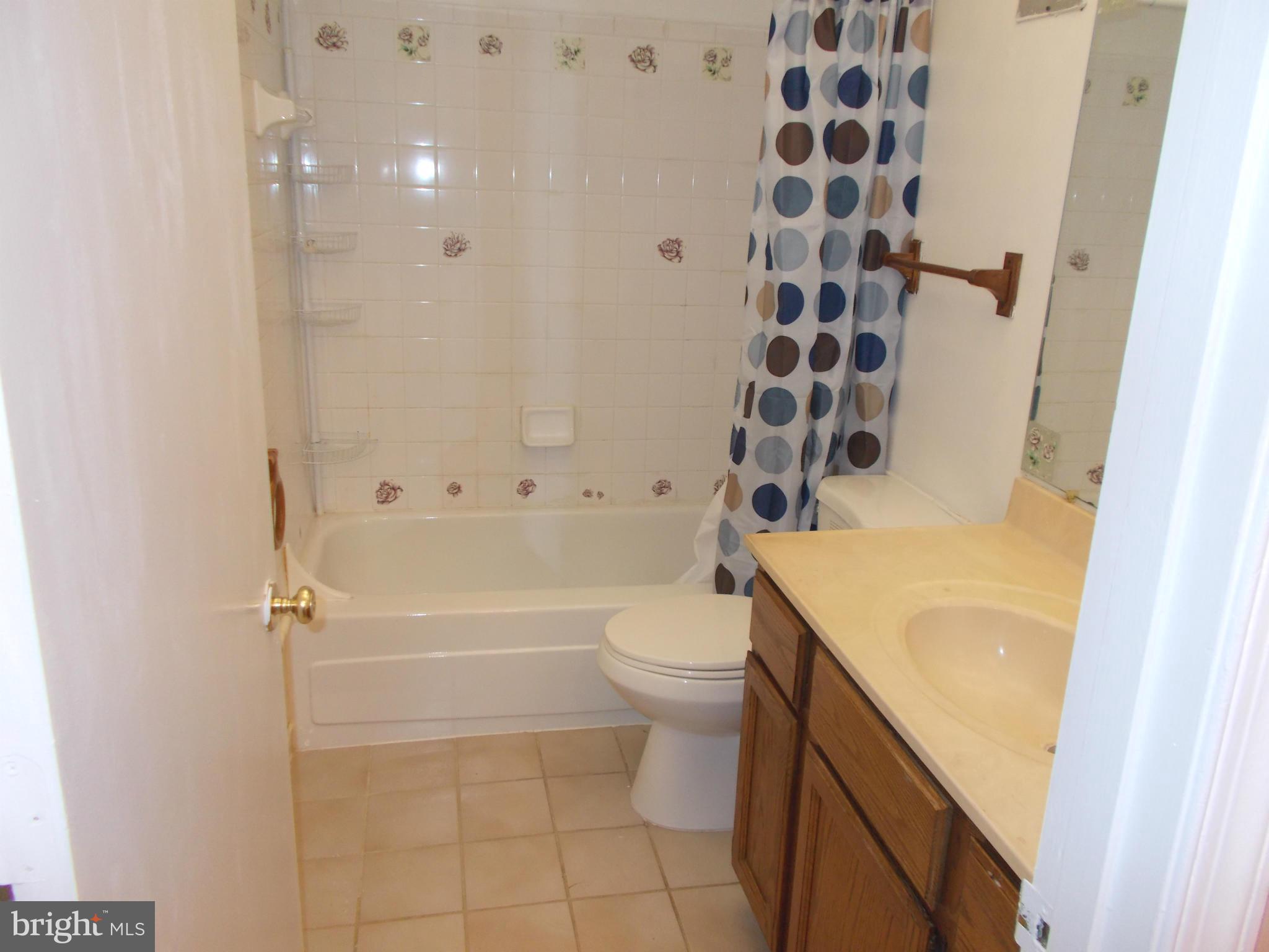 5914 Minutemen Road, Unit 296 Springfield, VA 22152 - Photo 6 of 14 Full Bath Upper Level