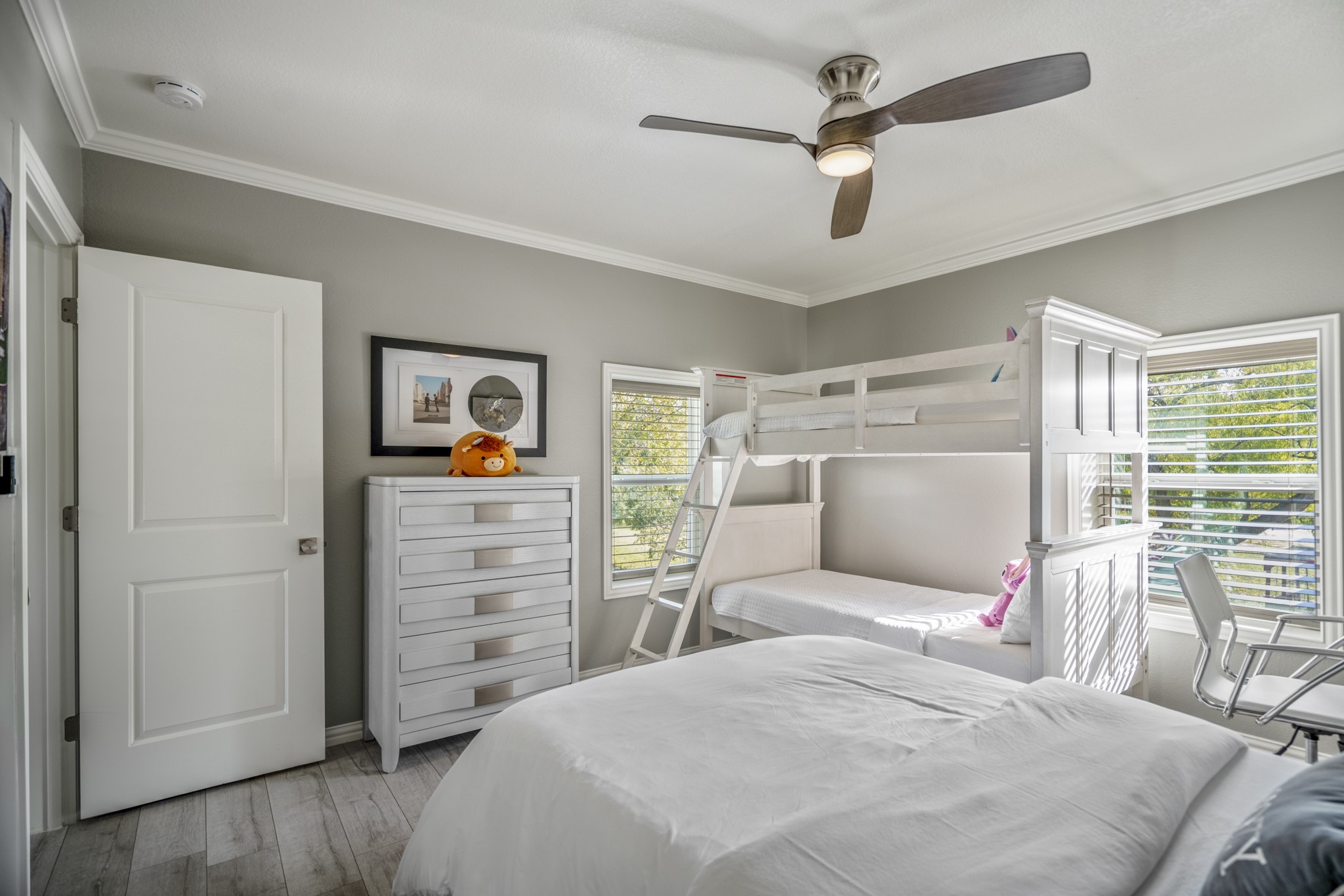 3207 Brownie Campbell Road Houston, TX 77086 - Photo 29 of 49 a bedroom with a bed and a desk