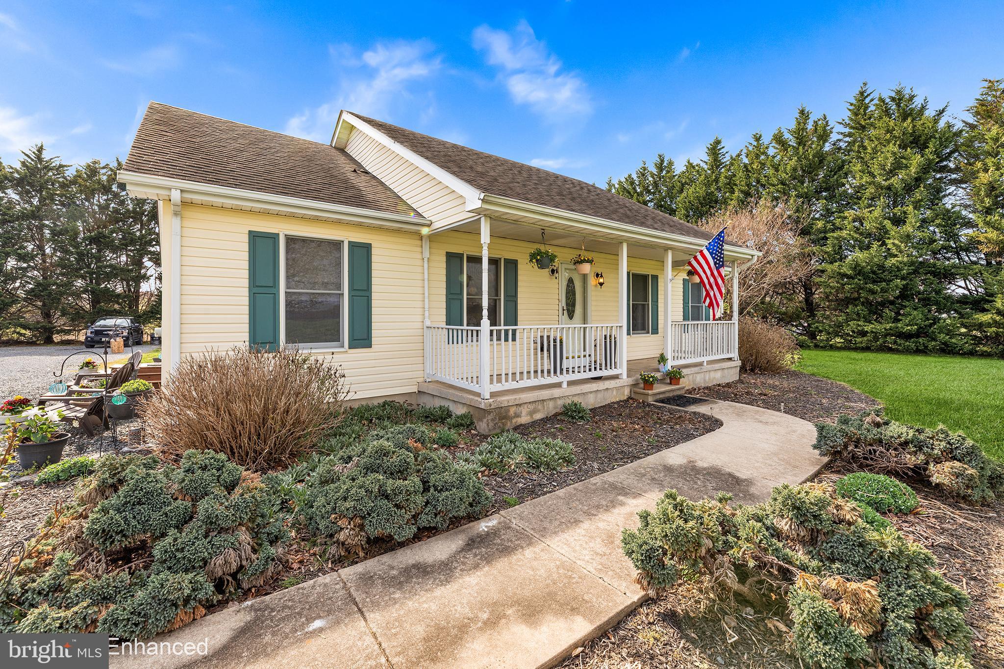 Charming rancher with a serene setting