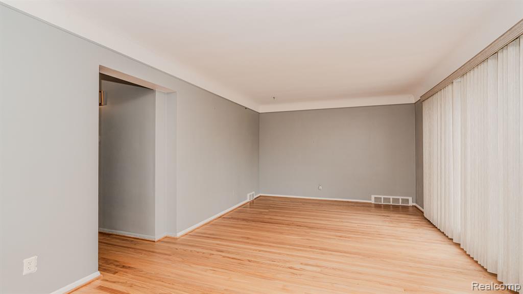 1295 Columbia Road Berkley, MI 48072 - Photo 7 of 53