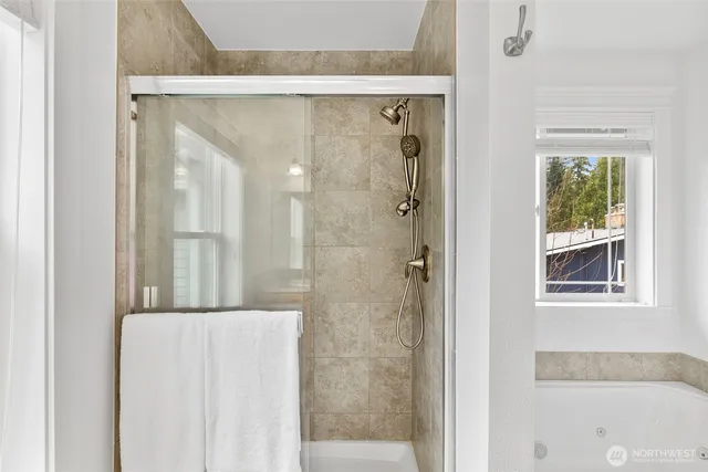 $1,400,000 | 7655 Northeast 204th Place, Kenmore, WA 98028