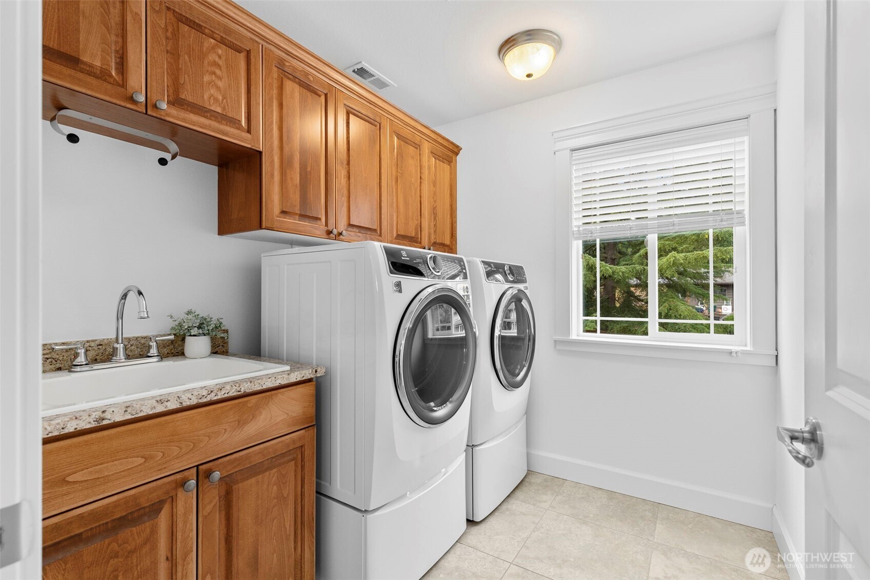 7655 Northeast 204th Place Kenmore, WA 98028 - Photo 27 of 40