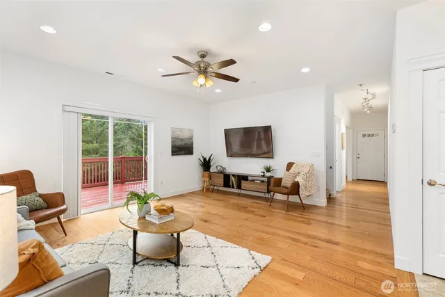 $1,400,000 | 7655 Northeast 204th Place, Kenmore, WA 98028