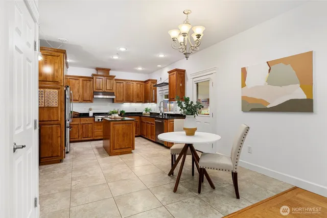 $1,400,000 | 7655 Northeast 204th Place, Kenmore, WA 98028