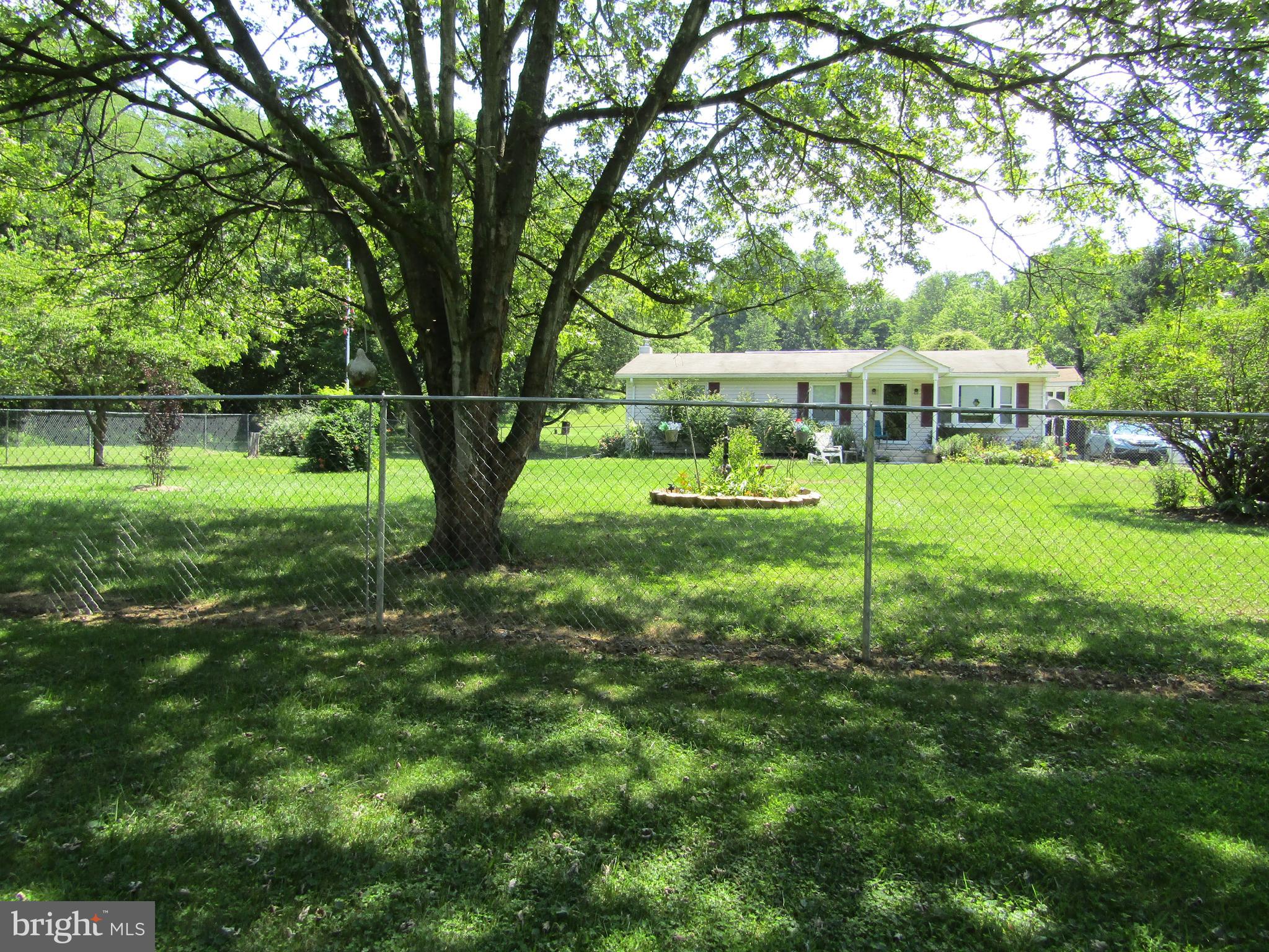 Fully Fenced Front Yard!