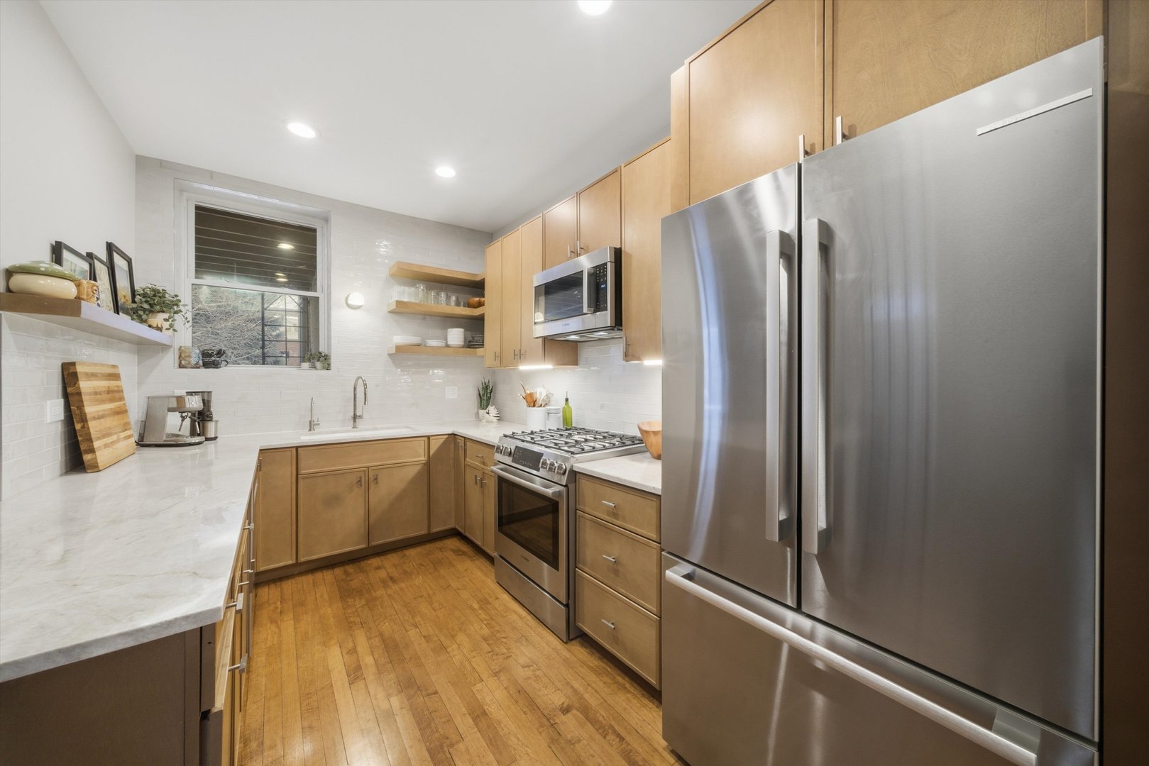 939 West Ainslie Street, Unit 2E Chicago, IL 60640 - Photo 17 of 47 a kitchen with stainless steel appliances granite countertop a refrigerator a stove and a sink