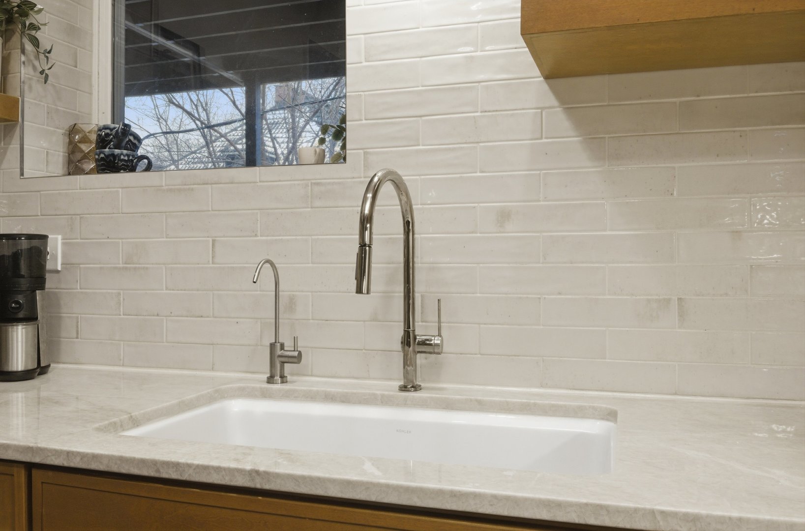 939 West Ainslie Street, Unit 2E Chicago, IL 60640 - Photo 20 of 47 a bathroom with a bathtub and a sink