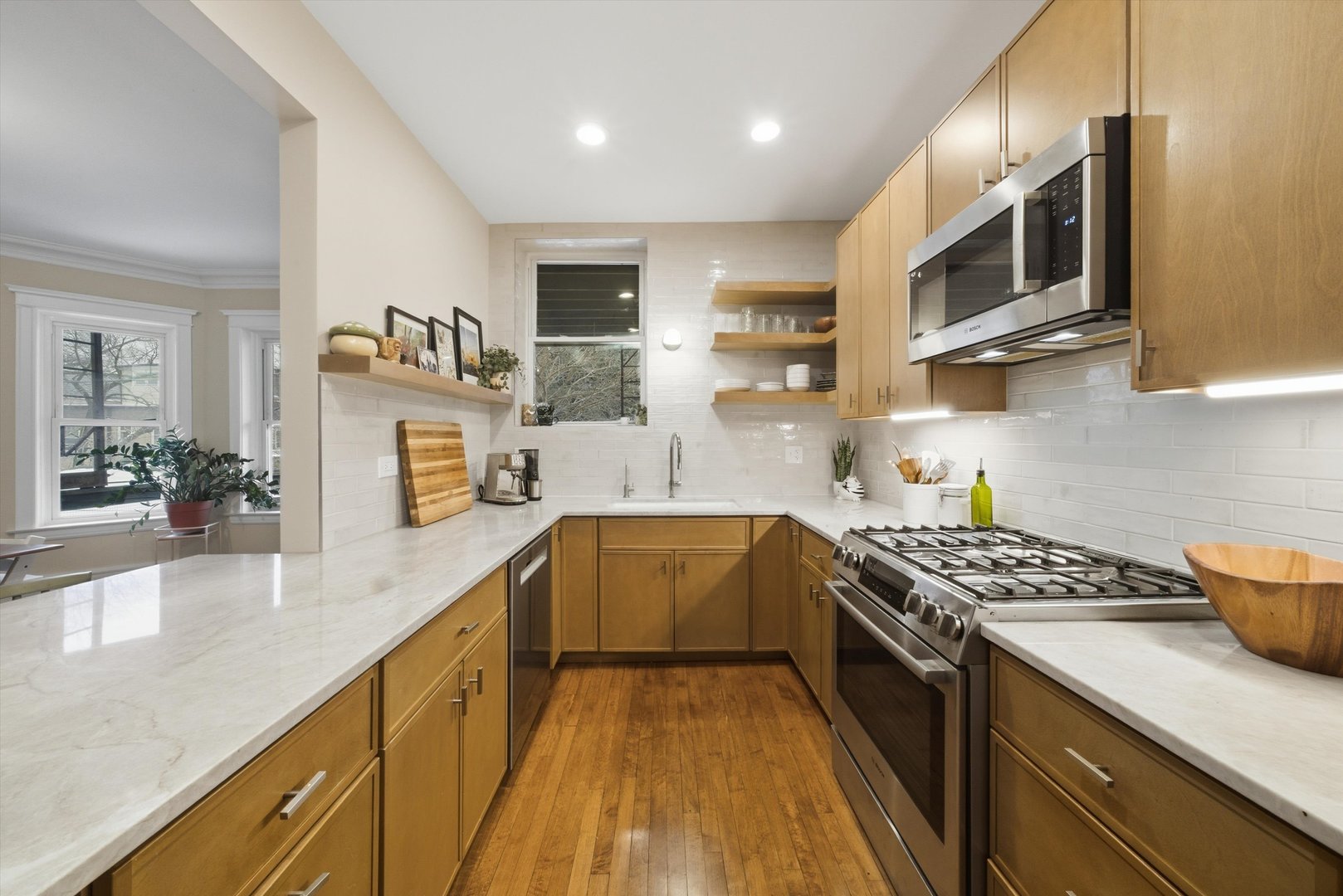 939 West Ainslie Street, Unit 2E Chicago, IL 60640 - Photo 21 of 47 a kitchen with stainless steel appliances granite countertop a sink stove and refrigerator