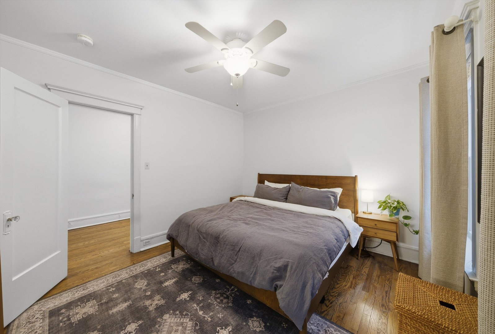 939 West Ainslie Street, Unit 2E Chicago, IL 60640 - Photo 30 of 47 a bedroom with a bed and a chandelier