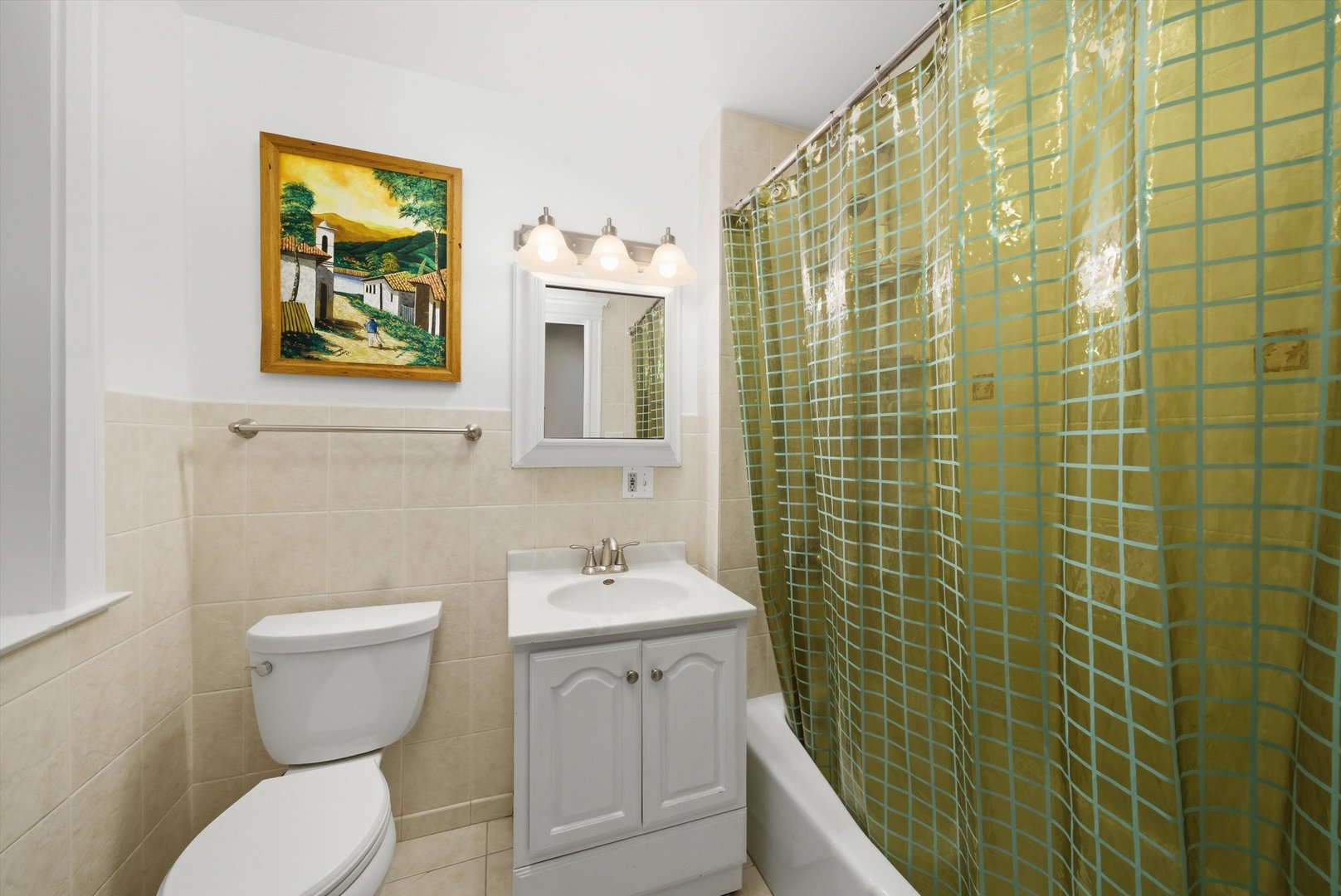 939 West Ainslie Street, Unit 2E Chicago, IL 60640 - Photo 36 of 47 a bathroom with a toilet sink and mirror