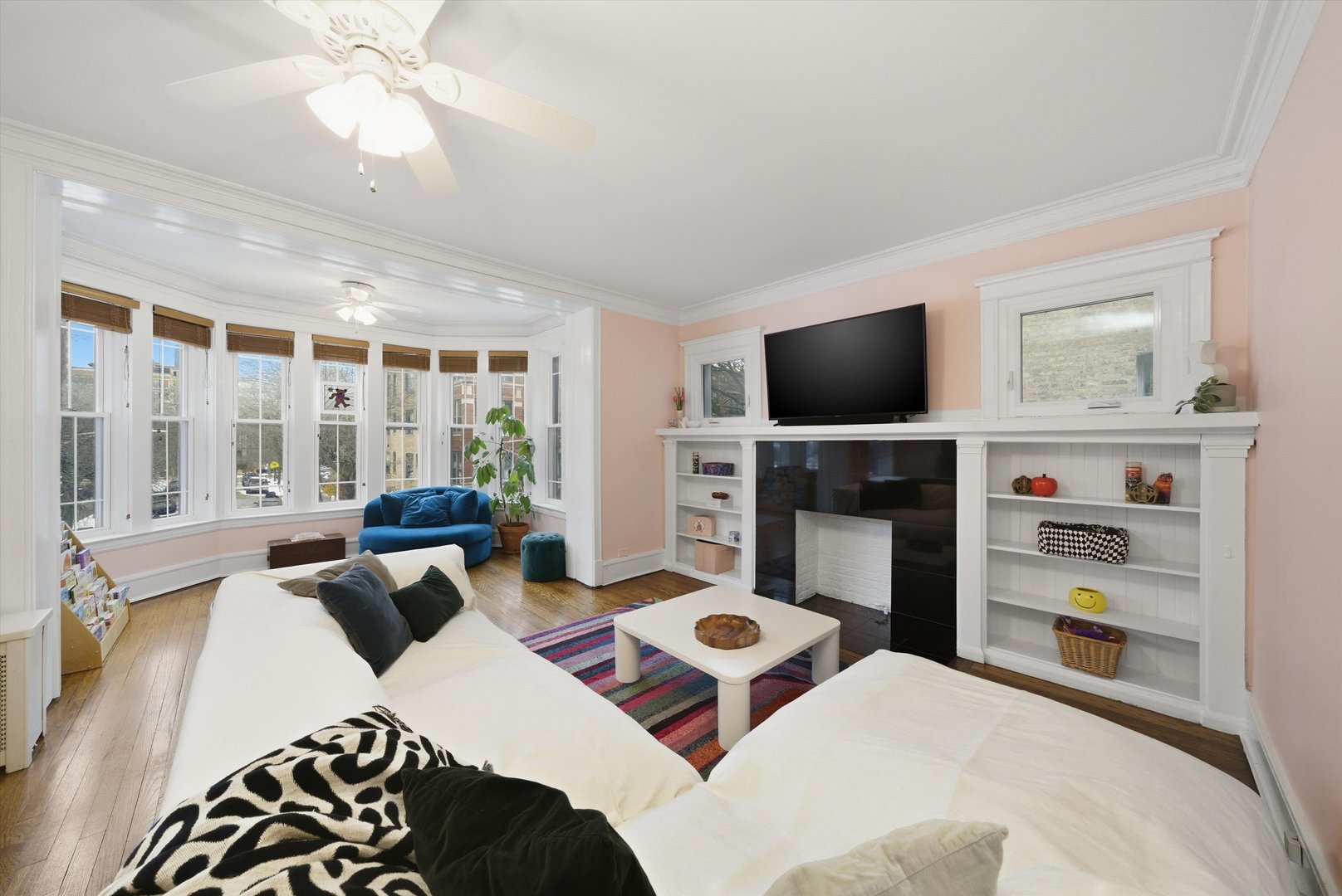 939 West Ainslie Street, Unit 2E Chicago, IL 60640 - Photo 6 of 47 a bedroom with a bed and a flat screen tv