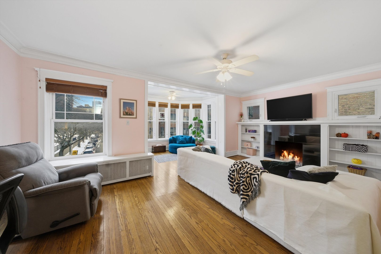 939 West Ainslie Street, Unit 2E Chicago, IL 60640 - Photo 9 of 47 a living room with furniture a fireplace and a flat screen tv