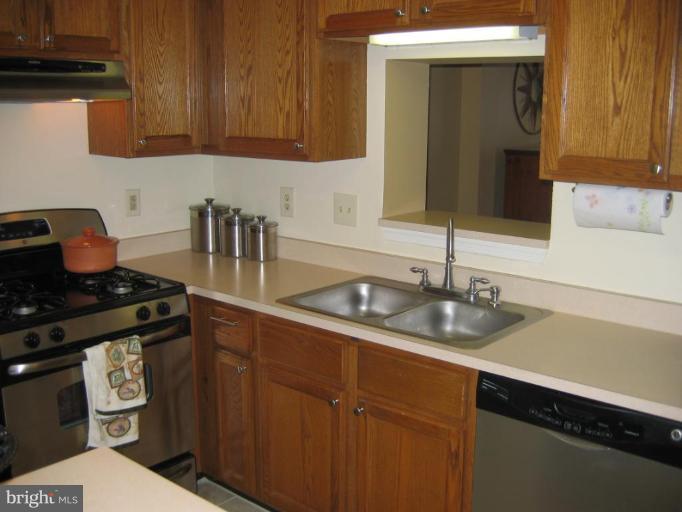 8624 Fire Rock Road Laurel, MD 20724 - Photo 8 of 30 Kitchen- Pass Thru